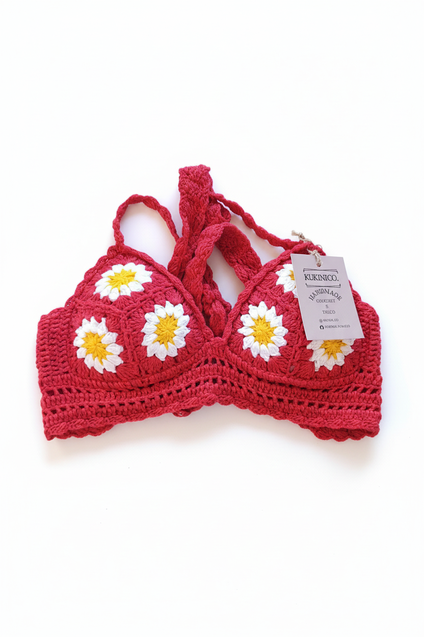 Top bojo crochet vermelho da Kukini Co. com detalhes elegantes e acabamento delicado, ideal para looks femininos e leves.