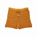 Calções de crochet vazado amarelo mostarda da Kukini Co., com detalhes delicados e tecido leve para looks casuais.