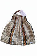 Bolsa de crochê arco natural da Kukini Co., com detalhes artesanais e acabamento em crochê, estilo boho e sustentável.