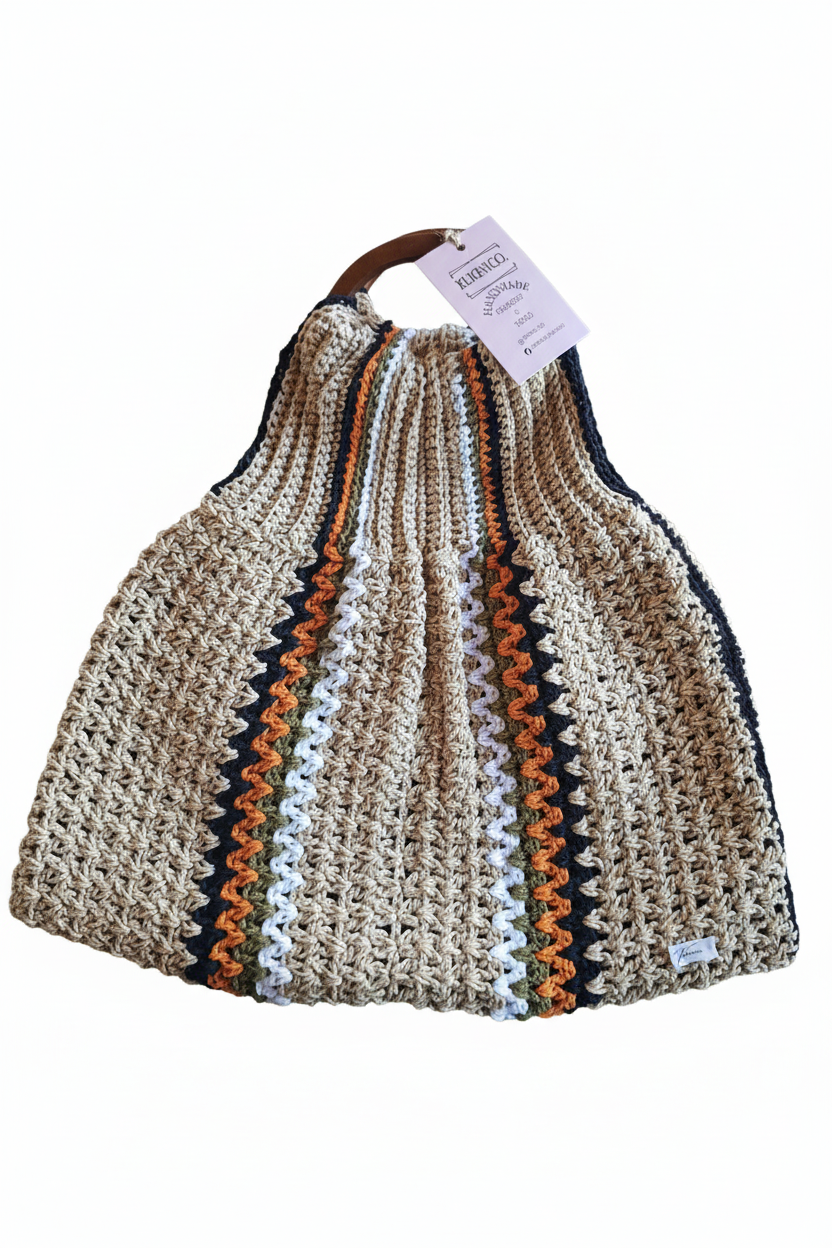 Bolsa de crochê arco natural da Kukini Co., com detalhes artesanais e acabamento em crochê, estilo boho e sustentável.