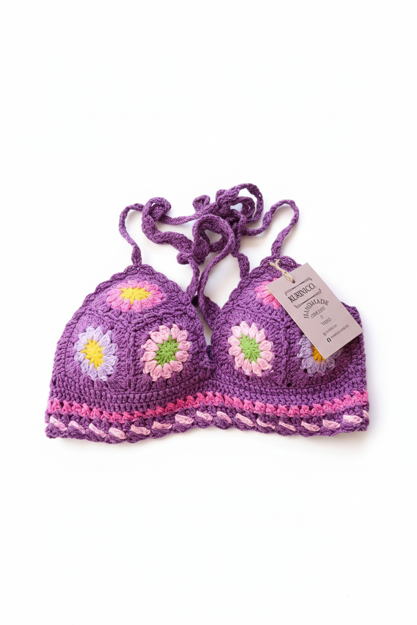 Top de bojo crochet rosa e lilás da Kukini Co., detalhes em tecido com acabamento delicado e cores suaves.