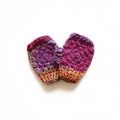 Luvas de crochê granny square multicolor da Kukini co., com padrão colorido e detalhes em crochê.