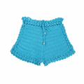 Calções de crochet azul para crianças da Kukini Co., com detalhes de ponto e acabamento confortável.