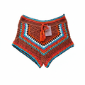 Calções de crochet Granny Square multicolor em tons castanhos, feito pela Kukini co., exibidos em uma imagem.