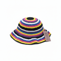 Chapéu Bucket de crochê multicolor com riscas, estilo casual, da marca Kukini Co., ideal para looks descontraídos e verão