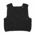 Colete crochet preto brilhante Kukini Co. com detalhes que destacam e acabamento elegante, ideal para look moderno e sofisticado.