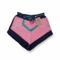 Calções de crochê Granny Square Rosa e Azul Marinho da Kukini Co., detalhes coloridos e padrão de quadrados.