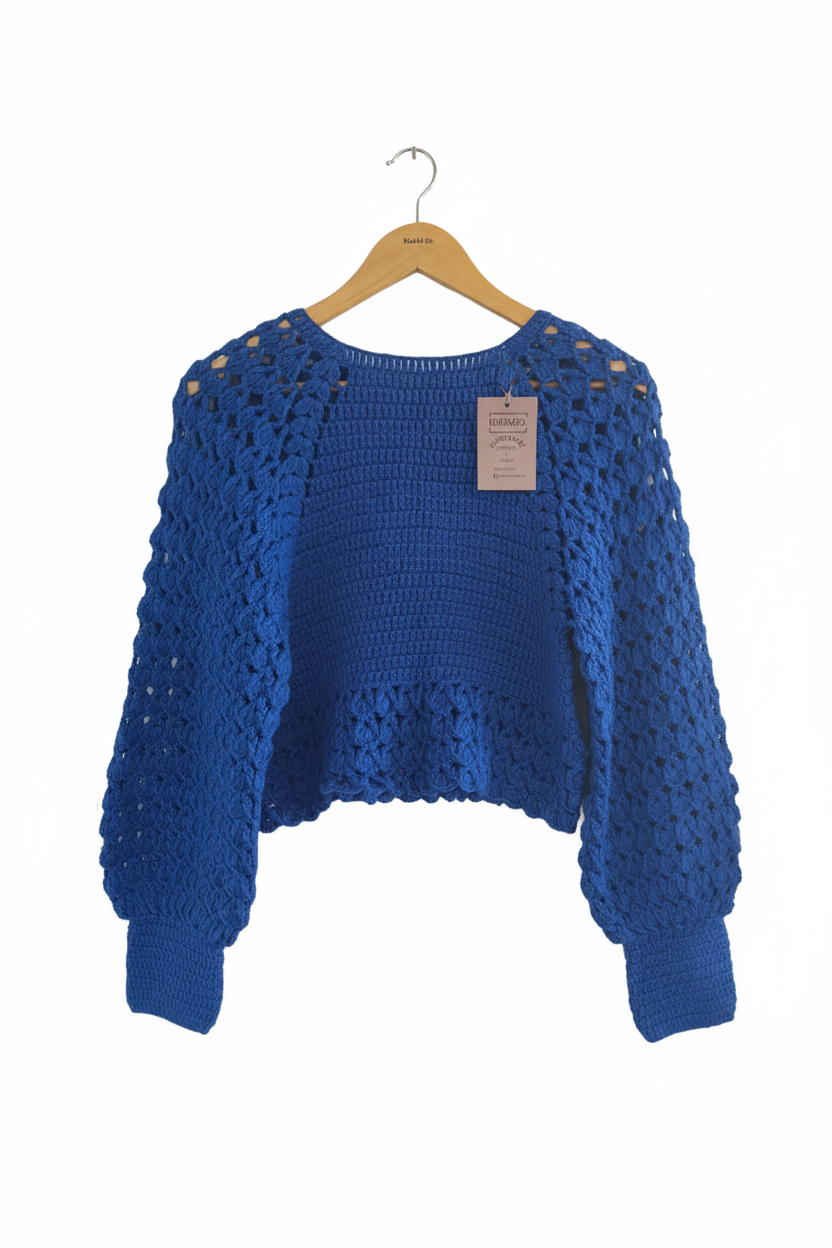 Sweater azul fundo branco